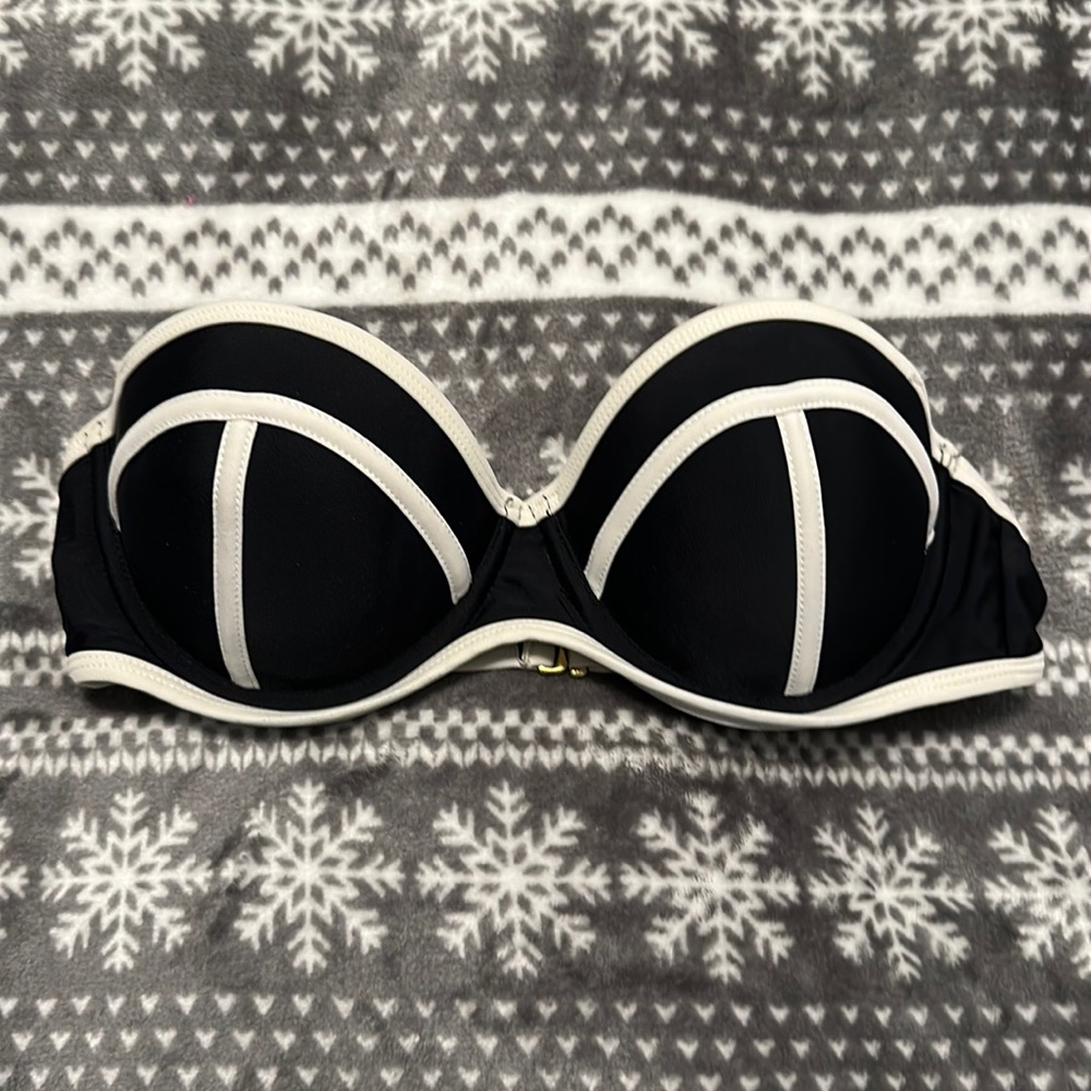 Black and white bathing suit top! Size M!